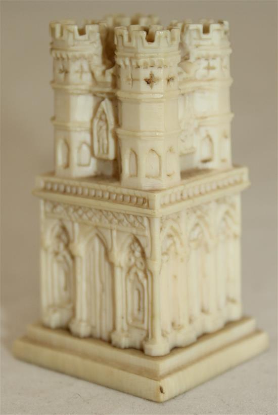 A European ivory castle chess piece, 19th century, 5.9cm